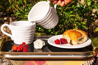 breakfast-outside-5479619_1280.jpg